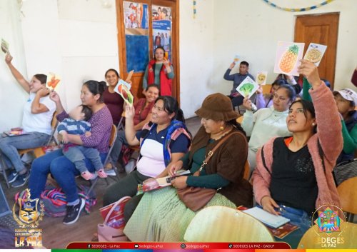 EL SEDEGES CAPACITA A PADRES DE FAMILIA SOBRE NUTRICIÓN, PEDAGOGÍA Y  ASESORÍA LEGAL EN EL MUNICIPIO DE SORATA