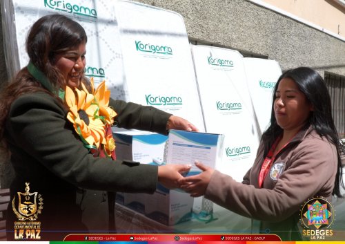 ADULTOS MAYORES CELEBRAN EL 87 ANIVERSARIO DEL CENTRO DE ACOGIDA MARÍA ESTHER QUEVEDO