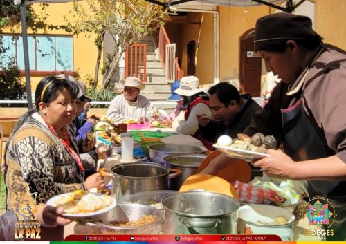 LOS ADULTOS MAYORES DEL CENTRO ROSAURA CAMPOS PRÁCTICAN SUS COSTUMBRES ANCESTRALES