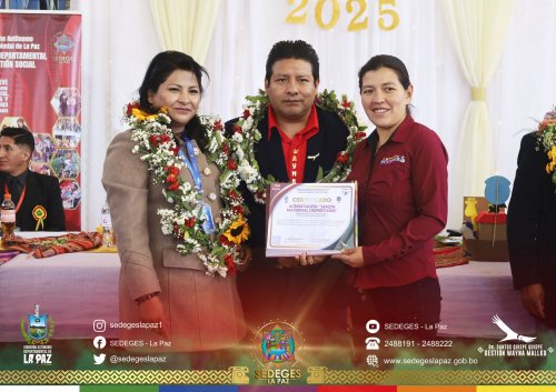 EL GOBERNADOR DE LA PAZ EN COORDINACIÓN CON SEDEGES ENTREGA RESOLUCIONES ADMINISTRATIVAS DE ACREDITACIÓN A CENTROS DE ATENCIÓN INTEGRAL