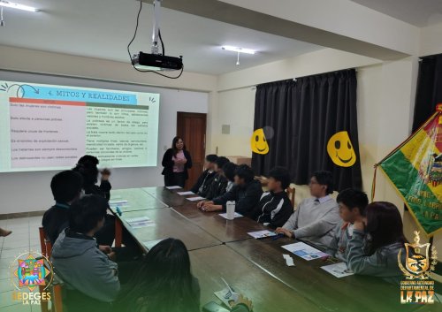 CON PARTICIPACIÓN ACTIVA SE DESARROLLÓ EL TALLER DE PREVENCIÓN DE LA TRATA Y TRÁFICO DE PERSONAS EN LA UNIDAD EDUCATIVA FRANZ DE LA PAZ